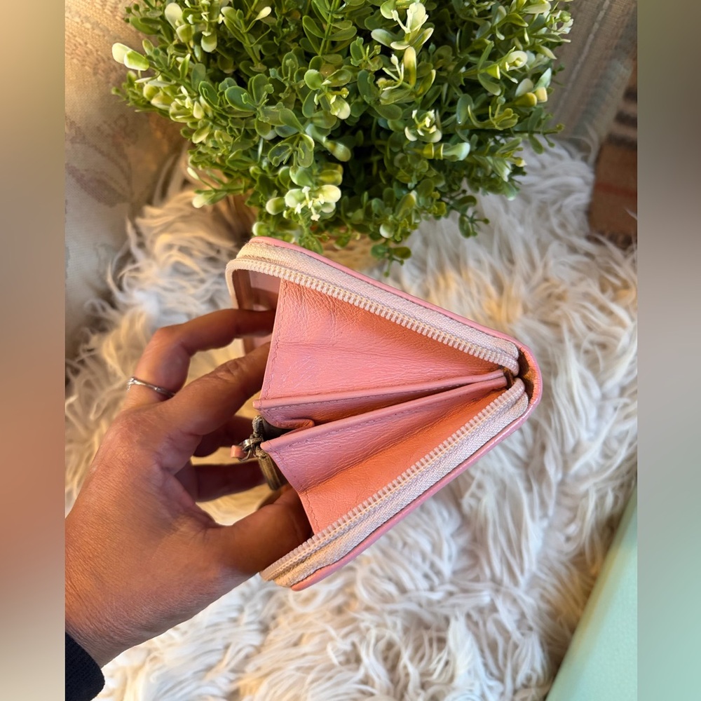 🩷Chanel Zip around Wallet in Pink Caviar leather🩷Cute summer colour. Authentic - Picture 12 of 17